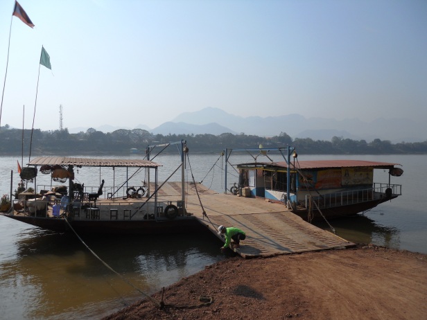 Laos-Ferry (4)